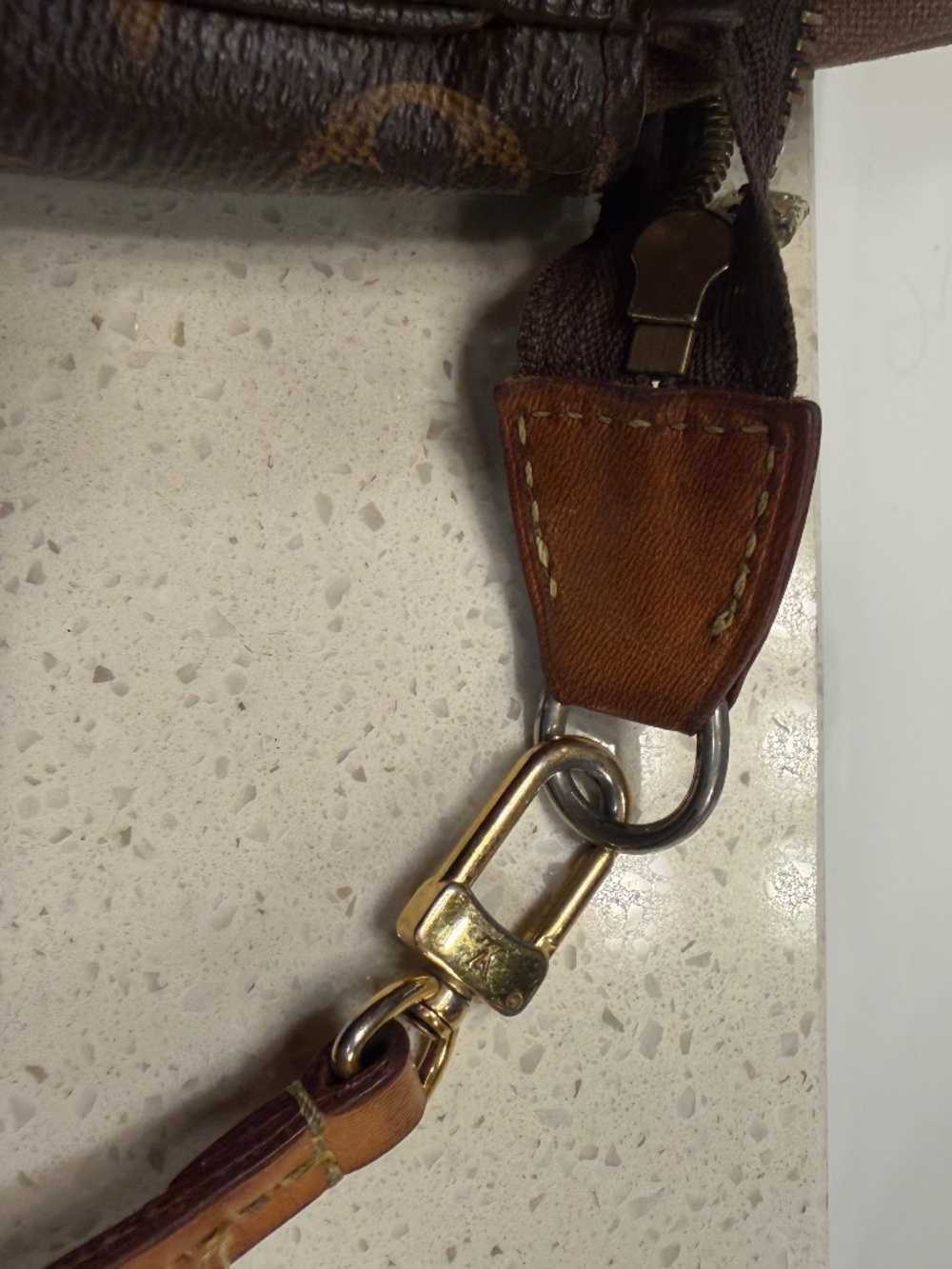 Authentic Louis Vuitton Pochette – Monogram – Very Good  Pre-Owned Condition - Picture 11 of 13